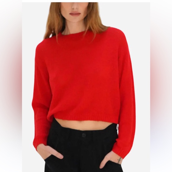 Women’s Sweater - Picture 1 of 3